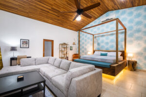 monkey-manor-playa-hermosa-primary-bedroom
