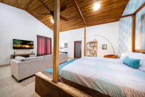 monkey-manor-playa-hermosa-primary-bedroom