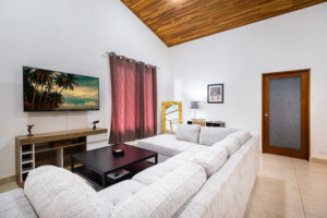 monkey-manor-playa-hermosa-primary-bedroom