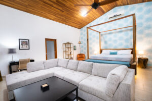 monkey-manor-playa-hermosa-primary-bedroom